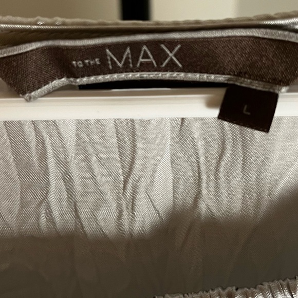 To the Max Silver Blouse - Picture 2 of 6